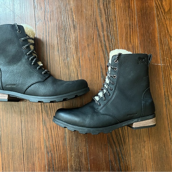 Sorel Emelie Black and White Cozy Boots - Picture 4 of 12